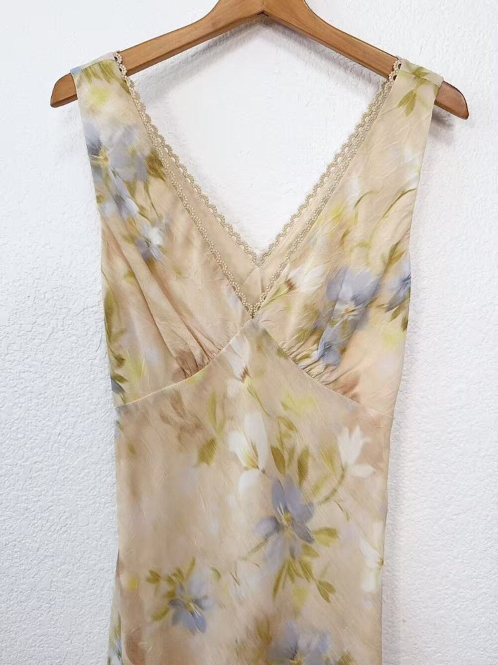 Arose Studio Shiloh Crinkled Chiffon V Neck Bias Cut Midi Dress Yellow $198 OS - Picture 5 of 8